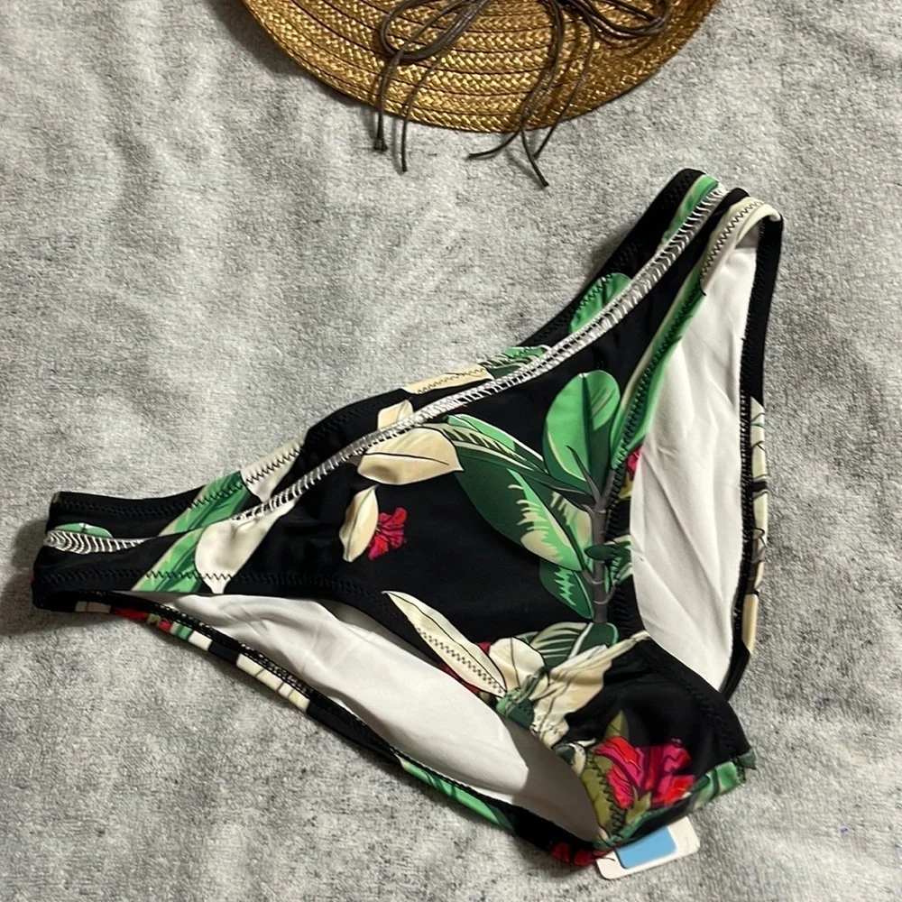 NWT women’s swim bottoms S